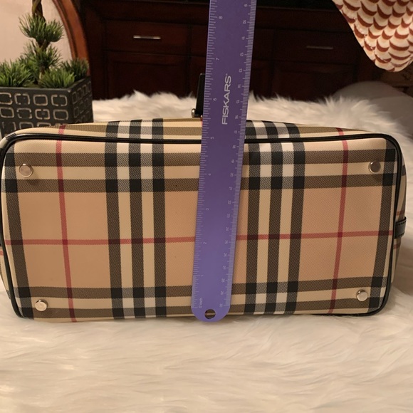 Burberry - Picture 16 of 16